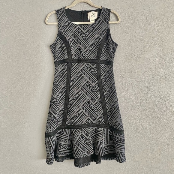 Tabitha Anthropologie Dress Size 6 Striped Geometric Flared Flounce Hem Knit - Picture 1 of 9